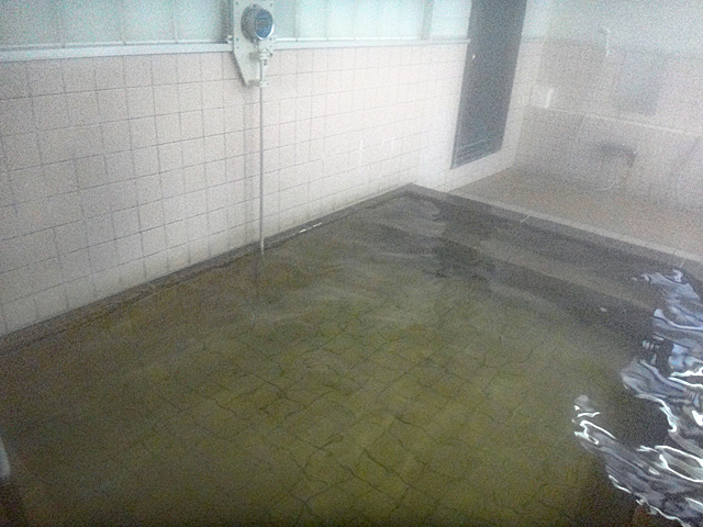 平温泉の浴槽