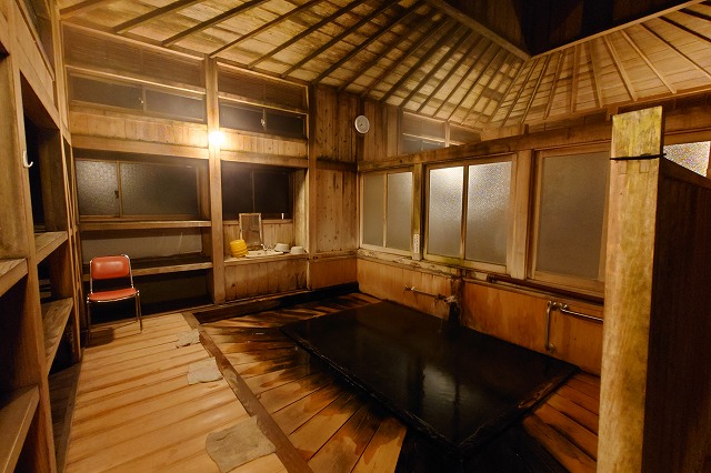 山田温泉　滝の湯の浴室全体