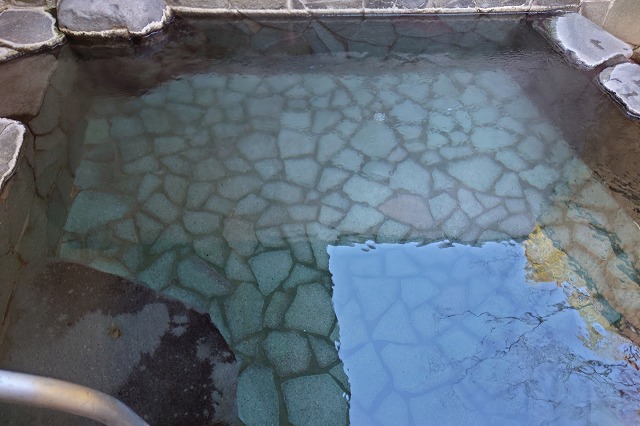 文殊の湯の露天風呂はアワアワ