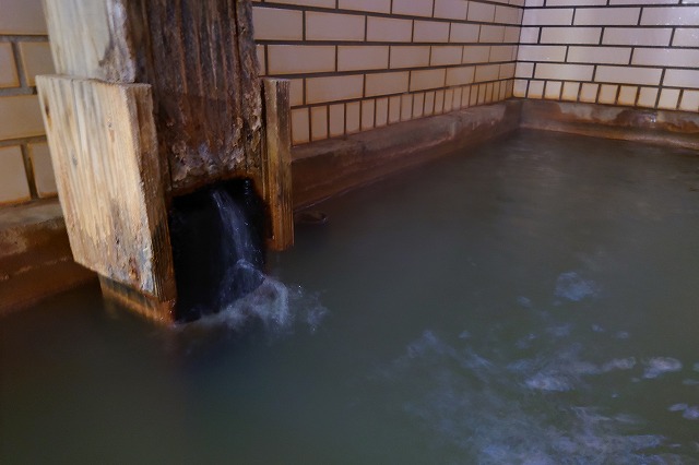 元湯箱山温泉の湯口