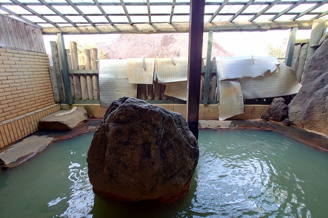 元湯箱山温泉の露天風呂