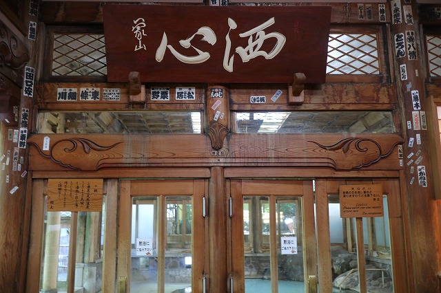 脱衣所から桃山風呂へ