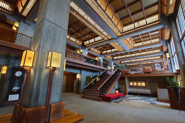 よろづやのロビー