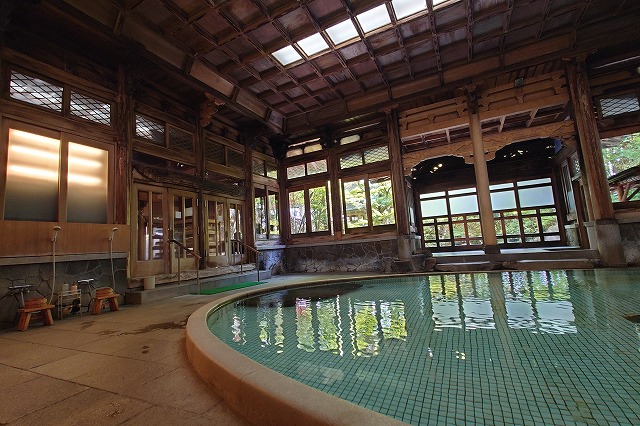 湯田中温泉 よろづや