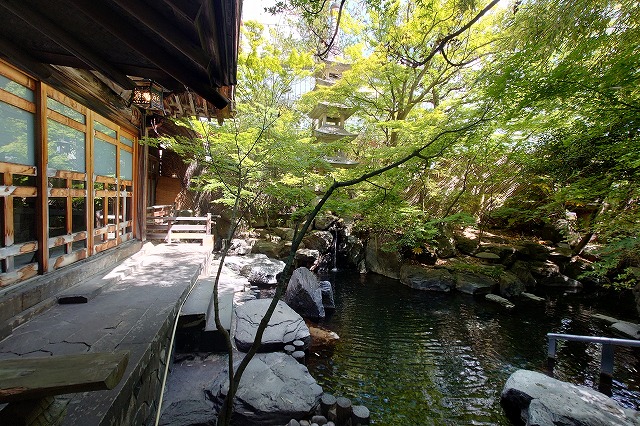 庭園露天風呂、横から