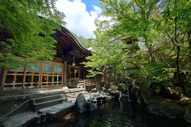 桃山風呂併設の庭園露天風呂