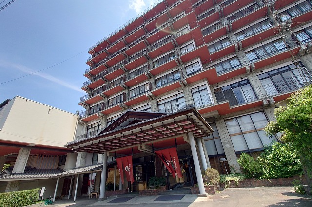 よろづやの外観