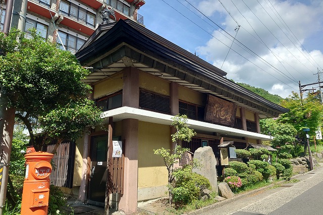 湯田中大湯の外観