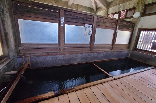 湯田中大湯の浴室全体