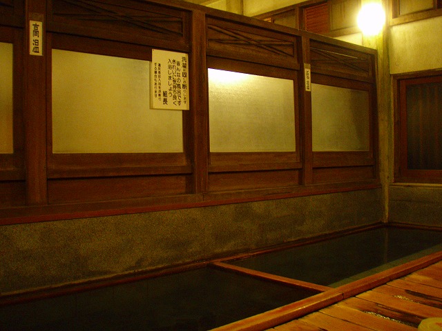 湯田中大湯の浴室
