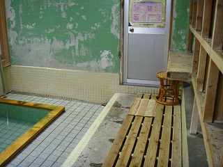 湯田中温泉 外湯 綿の湯の脱衣棚