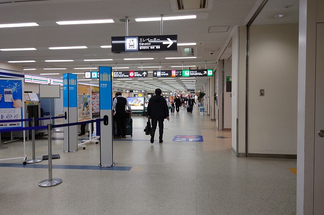 長崎空港内