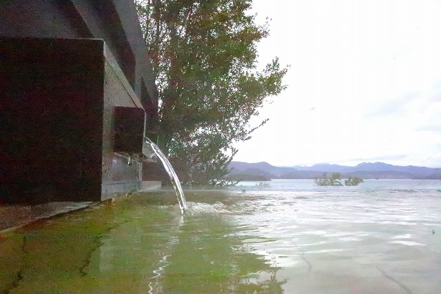 露天風呂の湯口