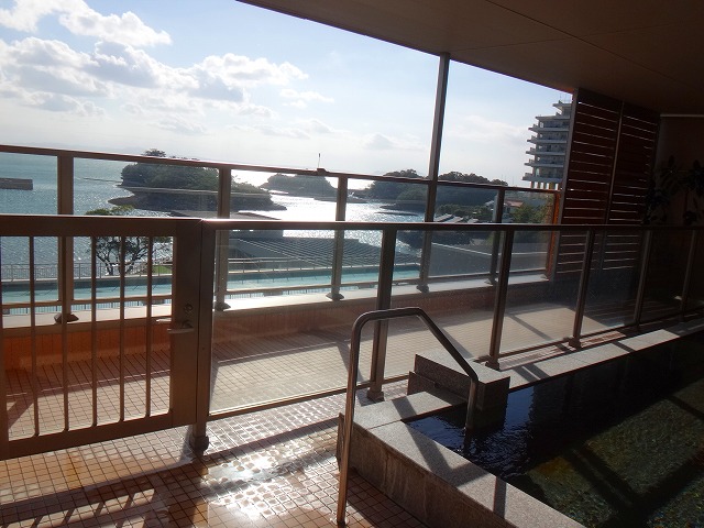 ホテルシーサイド島原新館の露天風呂と海