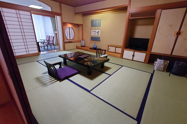 東園の客室