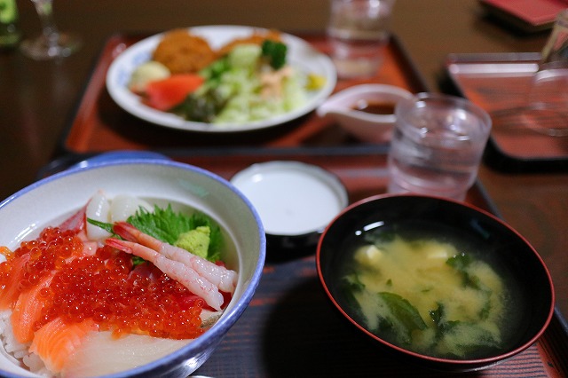 安田温泉やすらぎの食事、イクラ丼