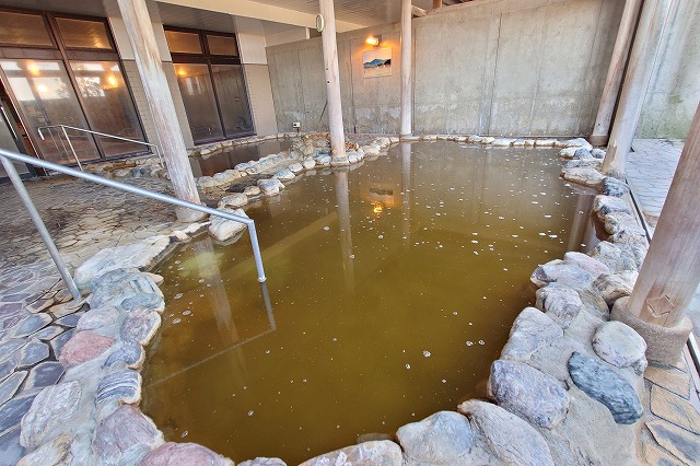 安田温泉の露天風呂の泡