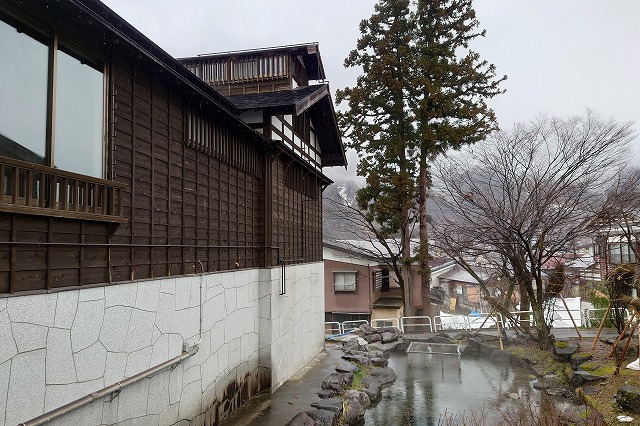 駒子の湯の外壁