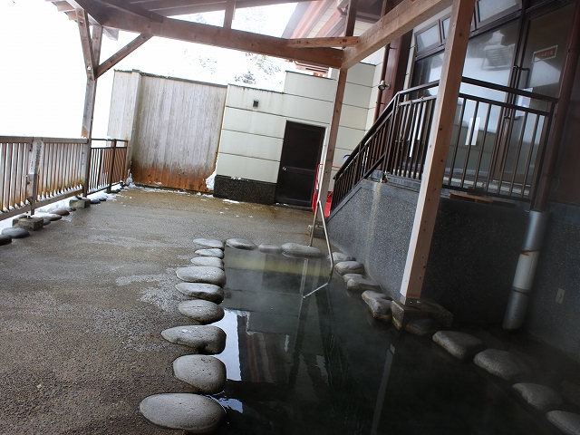 松之山温泉　鷹の湯の露天風呂