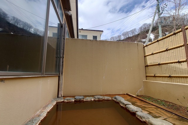 露天風呂と空
