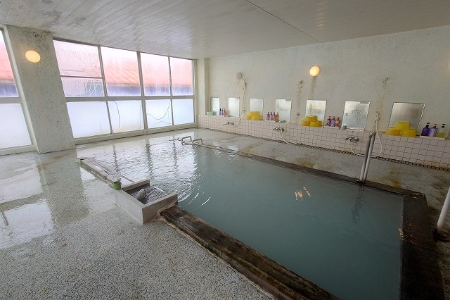 女湯内湯、斜めから