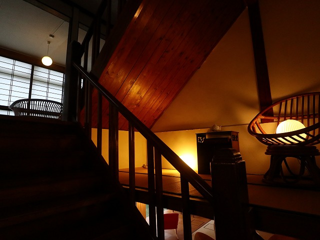 友家ホテルの階段