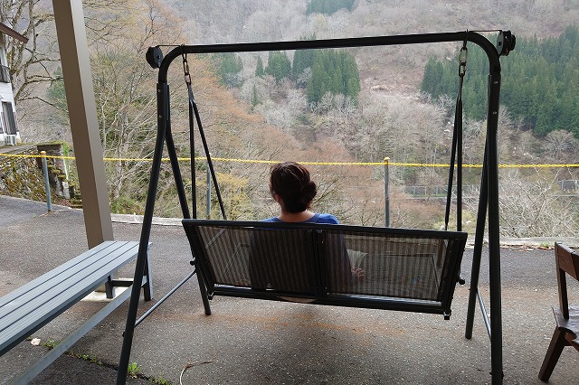 逆巻温泉のブランコ