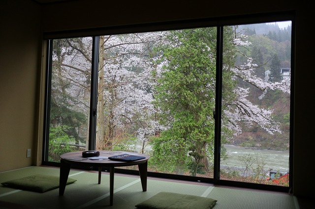 別館二階の客室の広縁