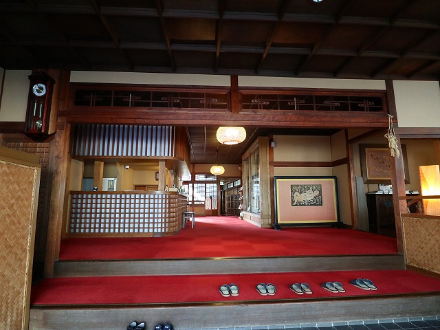 奥津荘の玄関