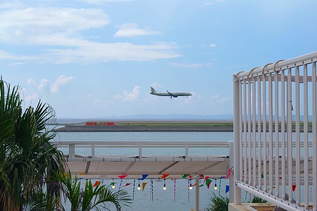ウミカジテラスと那覇空港