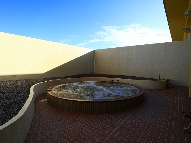 伊計島温泉の露天風呂