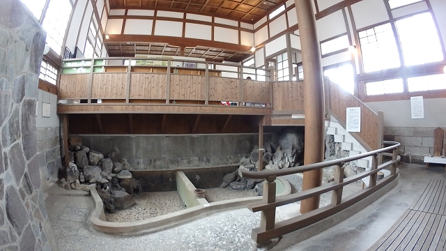 旧浜田温泉の1階と地下