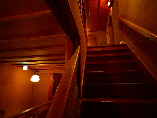 武雄温泉　扇屋の階段