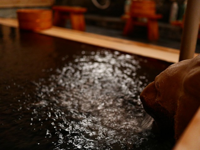 武雄温泉　扇屋の「杉」の湯口