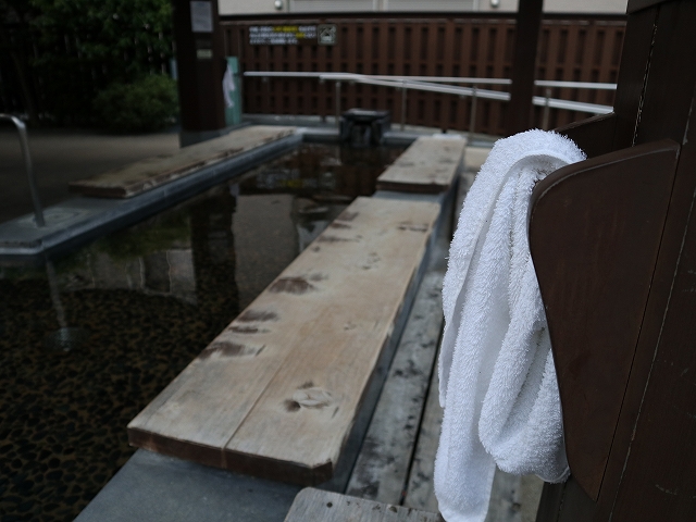 湯宿広場の足湯のタオル
