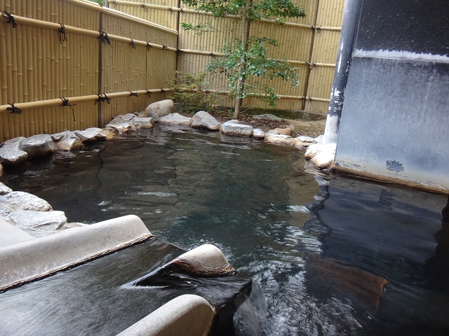 和多屋別荘の露天風呂