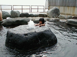 熱川温泉高磯の湯の露天風呂の湯口