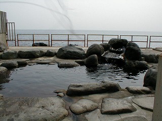 熱川温泉高磯の湯の女湯露天風呂