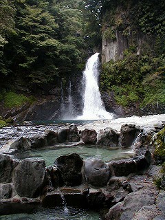 大滝温泉 天城荘の滝の見える露天風呂