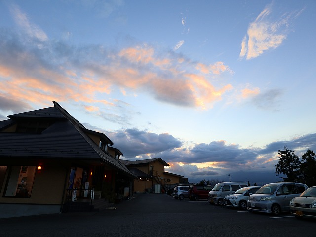 富士八景の湯と駐車場