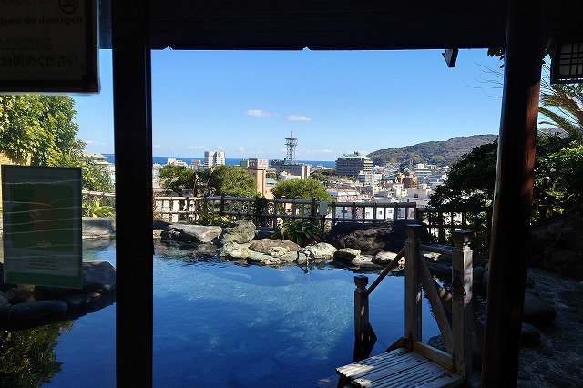 陽気館の露天風呂と伊豆の海