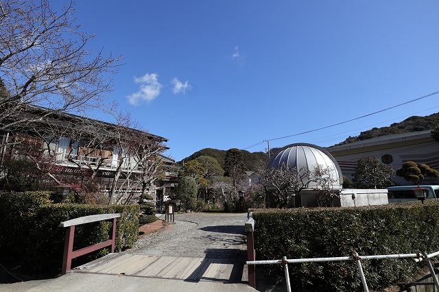 金谷旅館の庭に天体望遠鏡