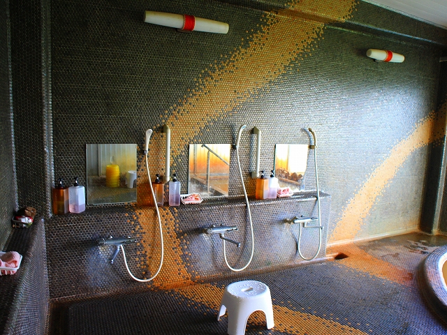 竹倉温泉みなくち荘の浴室壁タイル