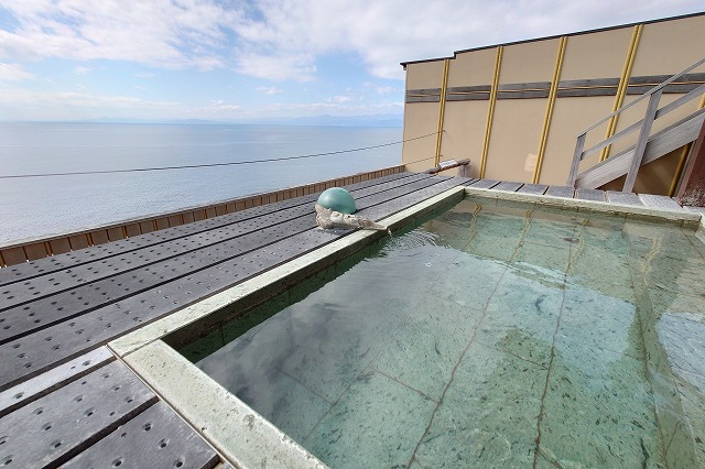富士見の湯の露天風呂