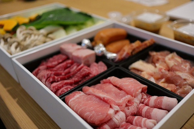 ステーキハウス「よし乃」がセレクトした「足利マール牛入り鉄板焼きセット」