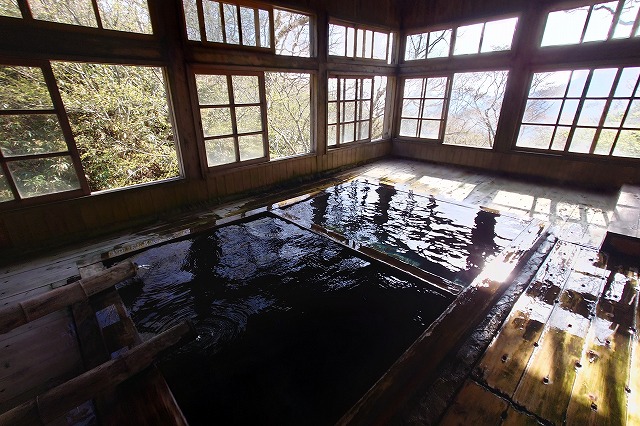 三斗小屋温泉　大黒屋の檜風呂