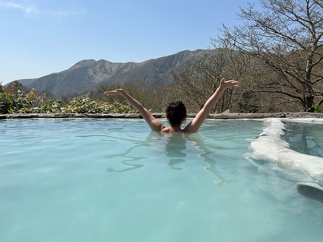 露天風呂でバンザイ