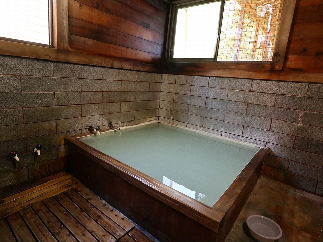 日光山温泉寺の浴室