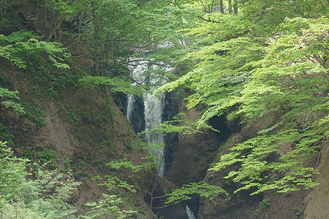 日光澤温泉近くの滝
