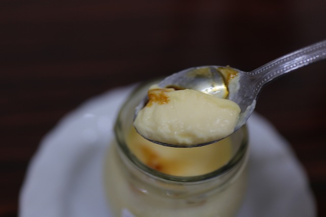 与一温泉プリンを食べる